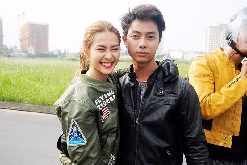 Khả Ngân từng hợp tác với Võ Đình Hiếu trong phim Lật mặt 2. Sự thân thiết của giữa hai người từng khiến nhiều người hoài nghi về mối quan hệ của cả hai. Ảnh: Tiêu Dùng.