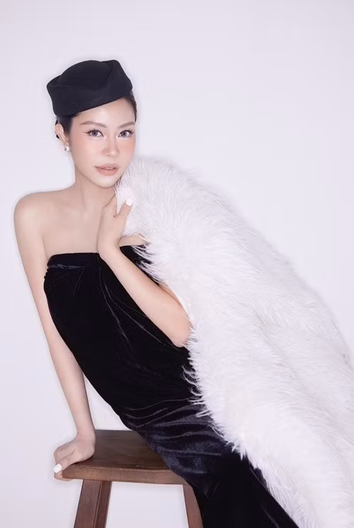 Vợ Anh Tài thực hiện nhiều bộ ảnh nghệ thuật khi mang thai.