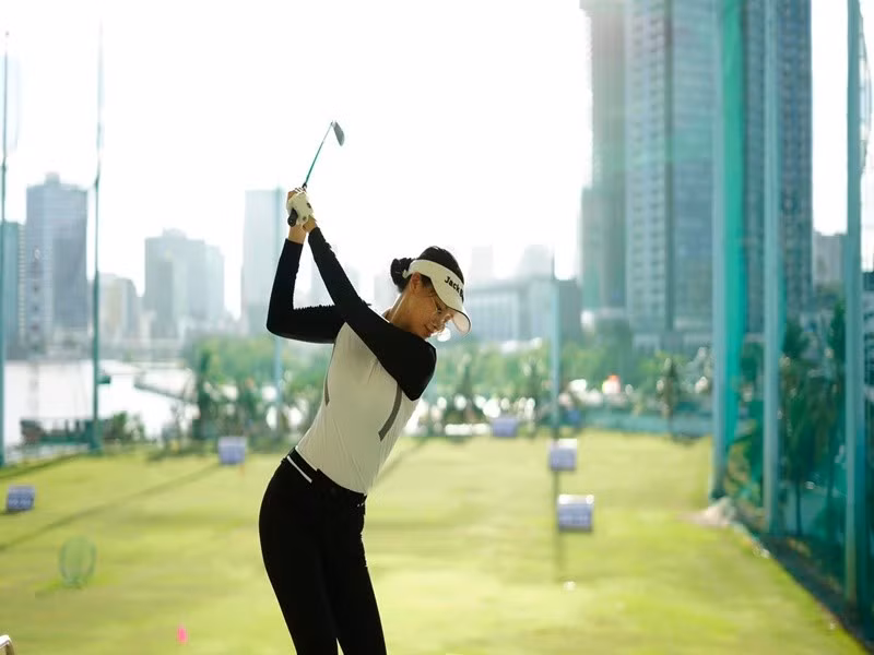 Nàng hậu có sở thích đánh golf - bộ môn thể thao của giới nhà giàu. Ảnh: FB Phương Khánh.