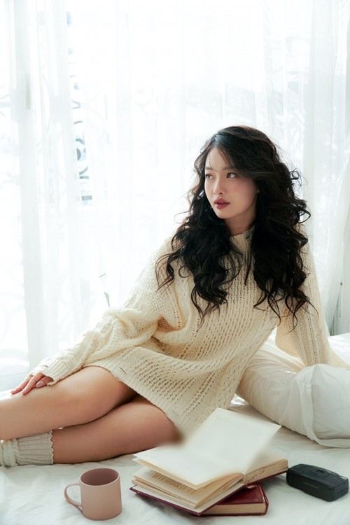 Nữ chính “Cảm ơn người đã thức cùng tôi” sở hữu gương mặt sáng, hài hòa, không quá sắc sảo nhưng có sức hút riêng. Ảnh: FB Kim Khánh.