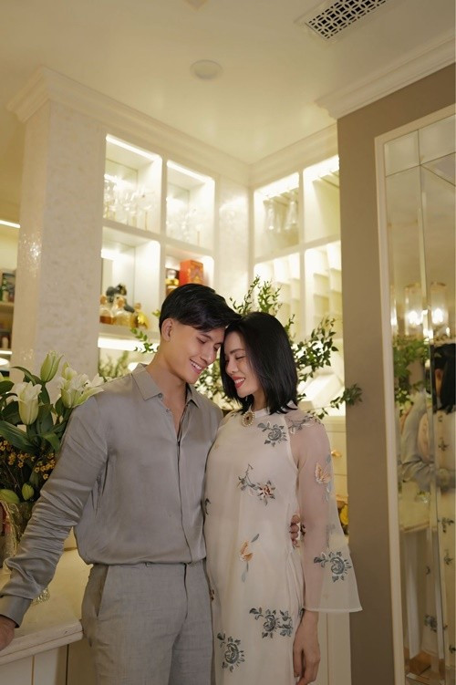 Quang Lê hiện vẫn độc thân sau nhiều mối tình. Trong khi đó, Lệ Quyên đang hạnh phúc bên người mẫu Lâm Bảo Châu. Ảnh: FB Lệ Quyên.