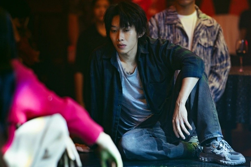 Sau Anh trai vượt ngàn chông gai 2024, Kay Trần đóng phim điện ảnh Dưới đáy hồ. Trong phim, anh vào vai Trung – một phó nháy trẻ tuổi, vui tính nhưng cũng đối mặt với nhiều biến cố kinh hoàng. Phim Dưới đáy hồ ra rạp vào tháng 6/2025. Ảnh: VOV.