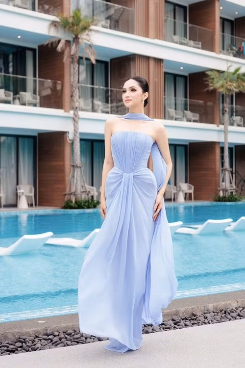 Hương Giang thường mang giày cao khoảng 16-17 cm. Đôi giày cao 26cm chỉ được người đẹp sử dụng trong ngày nhận sash. Ảnh: FB Hương Giang.