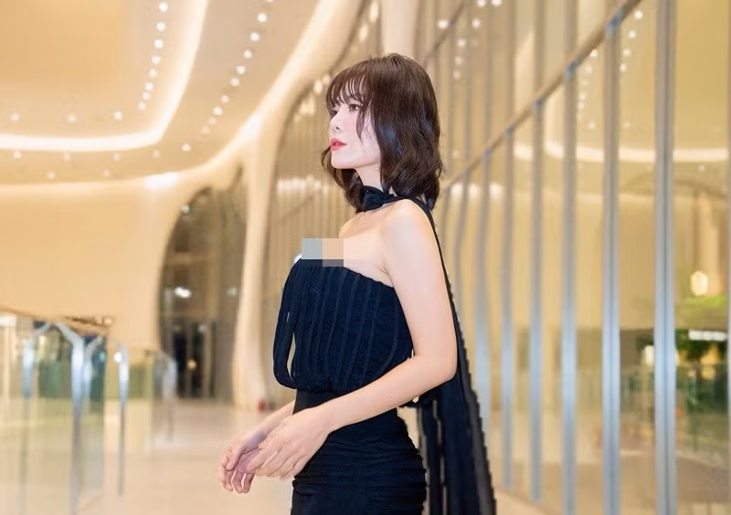 Chia sẻ trên Đời Sống Gia Đình, Thanh Hương cho biết, cô có ý thức giữ gìn sắc vóc. "Tôi đi tập gym, ăn uống chế độ, chăm sóc da dẻ vì mỗi lần đi phim là tàn phá lắm...Tôi rất thích chăm sóc da, có áp dụng công nghệ làm da đẹp, giữ sự trẻ trung. Khi mình tươi trẻ thì sẽ có nhiều cơ hội ở vai diễn hơn, được đóng vai yêu đương chẳng hạn", cô nói. Ảnh: FB Thanh Hương.