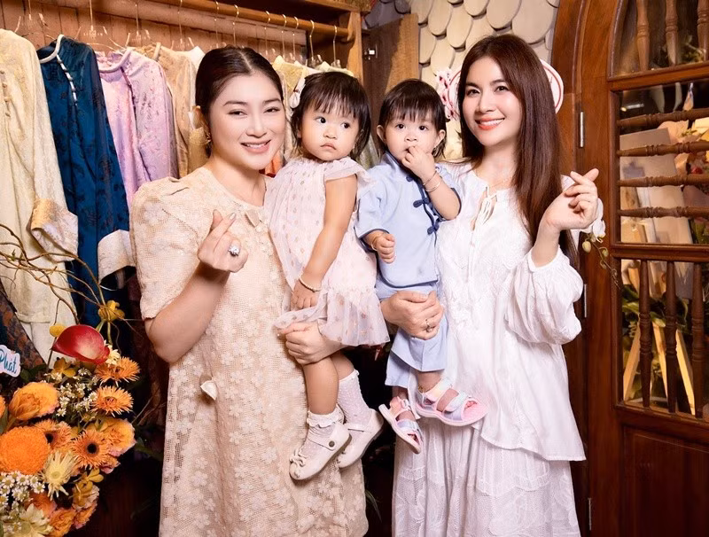 Thanh Trúc và Kha Ly là đồng nghiệp thân thiết bởi vậy hai nữ diễn viên thường cho các con gặp gỡ, chơi chung. Ảnh: FB Kha Ly.