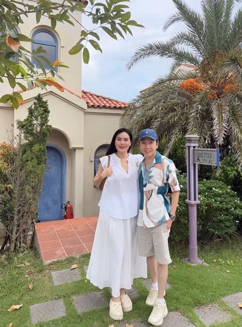 Nam nghệ sĩ cải lương hết mực chiều chuộng vợ và em bé trong bụng Phương Lê. Ảnh: FB Vũ Luân.