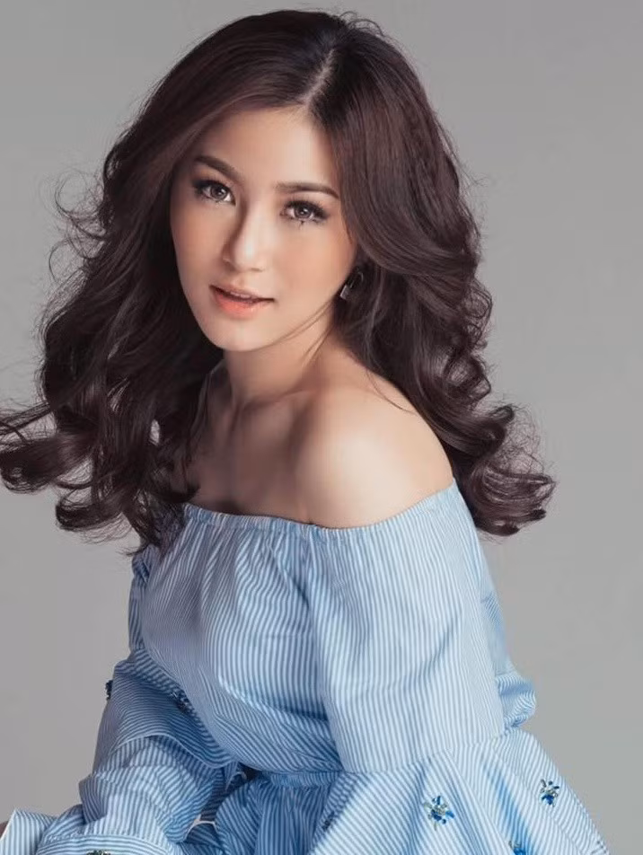 Sau Giọng hát Việt 2012, Hương Tràm tung nhiều sản phẩm như: “Ngại ngùng”, “Sao anh vẫn chờ”, “Ngốc”.