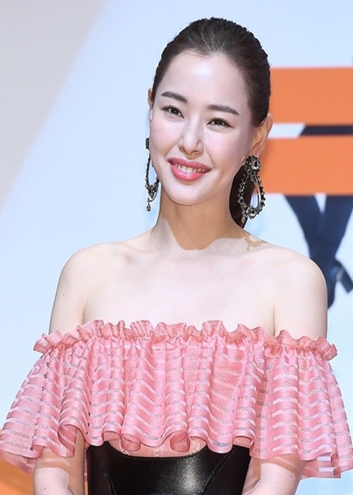 Theo VTV, Jang Mossi không hoạt động trong giới giải trí. Ông và Honey Lee kết hôn vào tháng 12/2021. Vì dịch bệnh phức tạp, vợ chồng Honey Lee không tổ chức đám cưới lớn. Ảnh: Dân Việt.