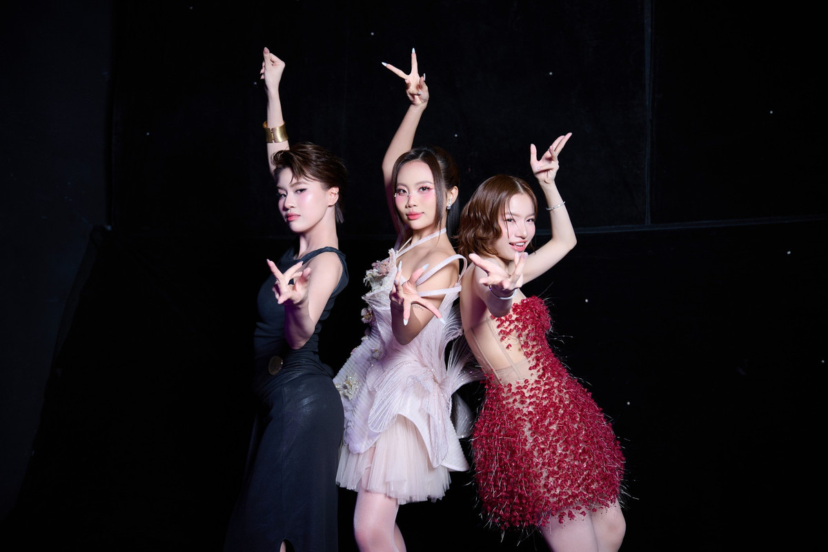 Pháo và Phương Mỹ Chi đều lấn sân diễn xuất. Cụ thể, Phương Mỹ Chi đóng các phim: Mùa hè 1999, Tiệm hoa dì ghẻ, Nhà gia tiên. Pháo tham gia phim Thỏ ơi (dự kiến ra rạp vào Tết Nguyên đán 2026).