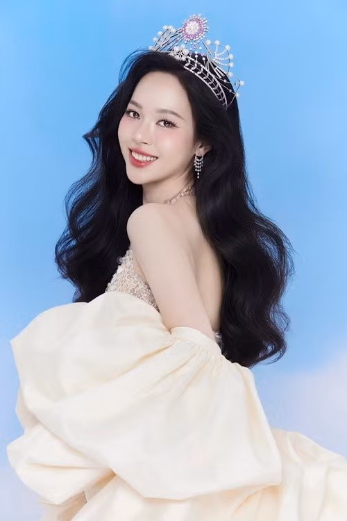 Trịnh Thùy Linh cho biết, cô trân quý từng khoảnh khắc được cùng Thanh Thủy và Ngọc Hằng tạo nên hành trình tuyệt đẹp của thanh xuân với cương vị Á hậu 1 Hoa hậu Việt Nam 2022. Ảnh: FB Thùy Linh.