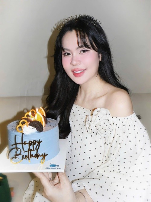 Phương Lê khoe tin vui bầu bí sau 3 tháng giữ kín. Ảnh: FB Phương Lê.