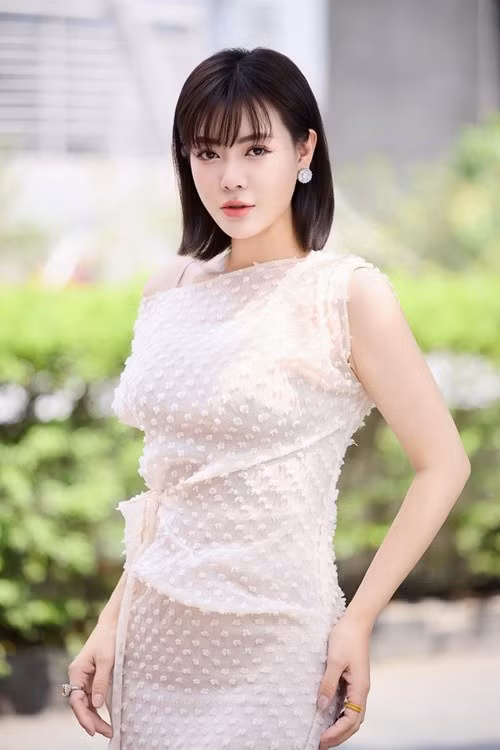 Về chồng cũ, Thanh Hương chia sẻ trên Saostar, cô và chồng cũ hạn chế nhắn tin, gọi điện, chỉ lúc nào có chuyện cần giải quyết về con chung thì cả hai mới ngồi lại. Ảnh: FB Thanh Hương.