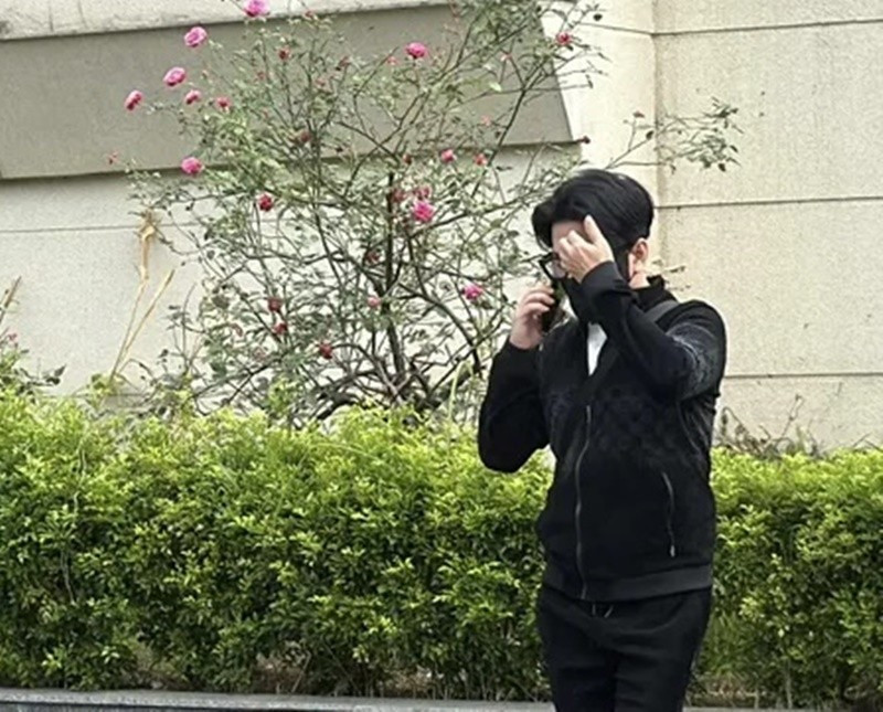 Theo cáo buộc, ca sĩ Vũ Hà vào ngày 15/4/2022 mở thẻ với tên "MR BARET", ID 101464. Ngày 18/5/2024, Vũ Hà đã đánh bạc một lần bằng hình thức chơi Slot, Roulette với số tiền đánh bạc hơn 2.618 USD (tương đương hơn 63 triệu đồng), thua 199,34 USD. Ảnh: Sài Gòn Giải Phóng.