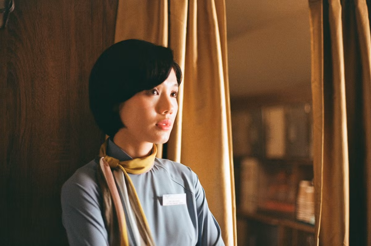 Trâm Anh chia sẻ trên VOV, mỗi lần đi casting hay đọc kịch bản, nếu cảm thấy có sự rung động, cô sẽ muốn nhận vai ấy. "Sau buổi casting, ngày nào tôi cũng lặp lại: “Tôi muốn vai này quá”. Một trong hai nữ tiếp viên trong phim quá ngầu, khiến tôi càng khao khát hơn", cô trải lòng. Ảnh: FB Trâm Anh.