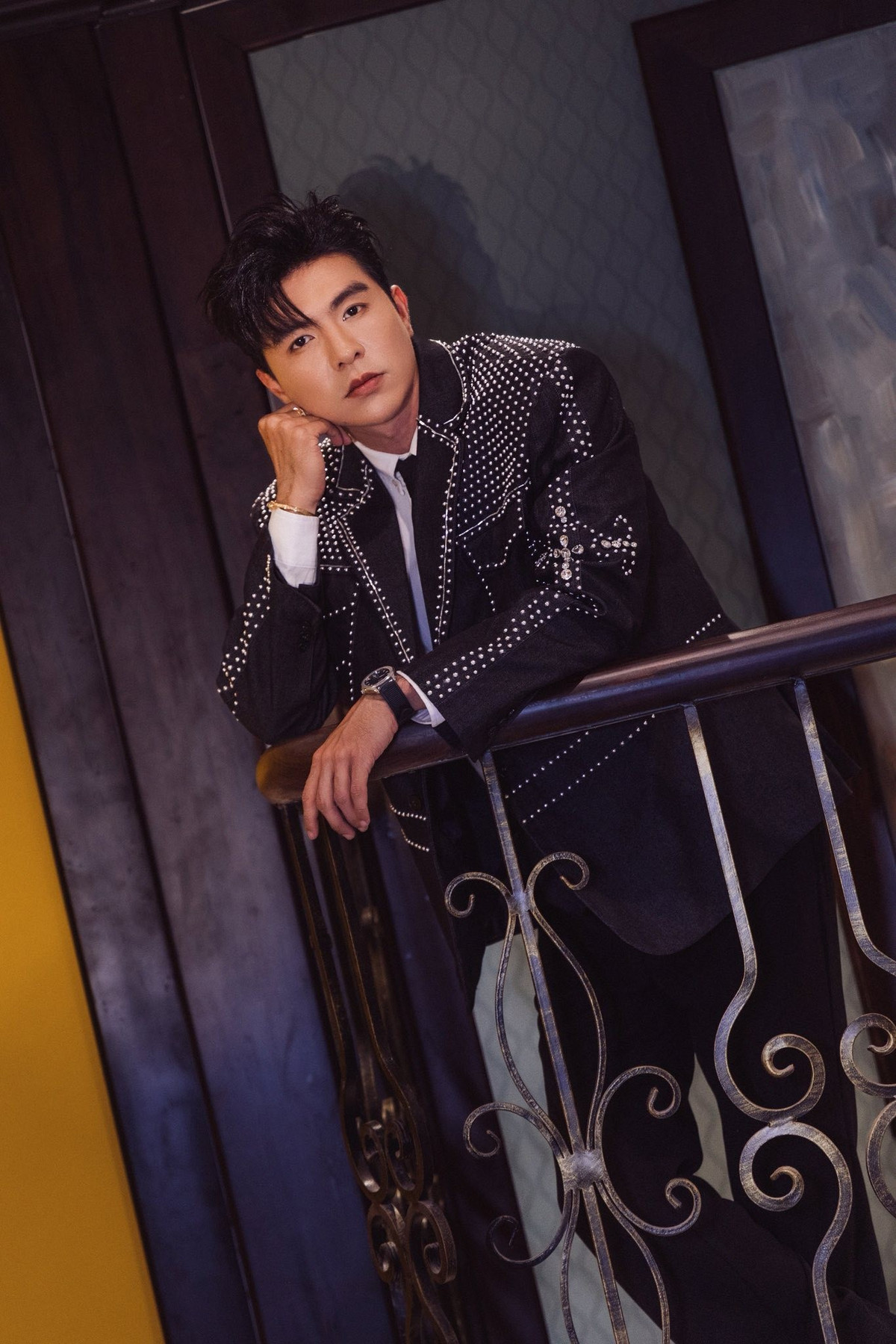 Thành công của Mưa đỏ khiến cuộc sống, sự nghiệp của Steven Nguyễn thay đổi. Nam diễn viên chia sẻ trên Vietnamnet: “Tôi được mọi người biết đến, đón nhận được nhiều tình cảm hơn”. Ảnh: FB Steven Nguyễn.