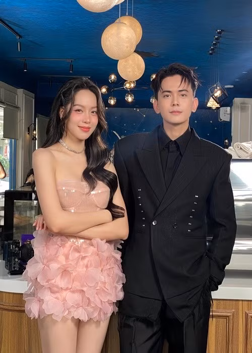 Hoàng Long đang làm người mẫu tự do. Ảnh: FB Lê Hoàng Long.