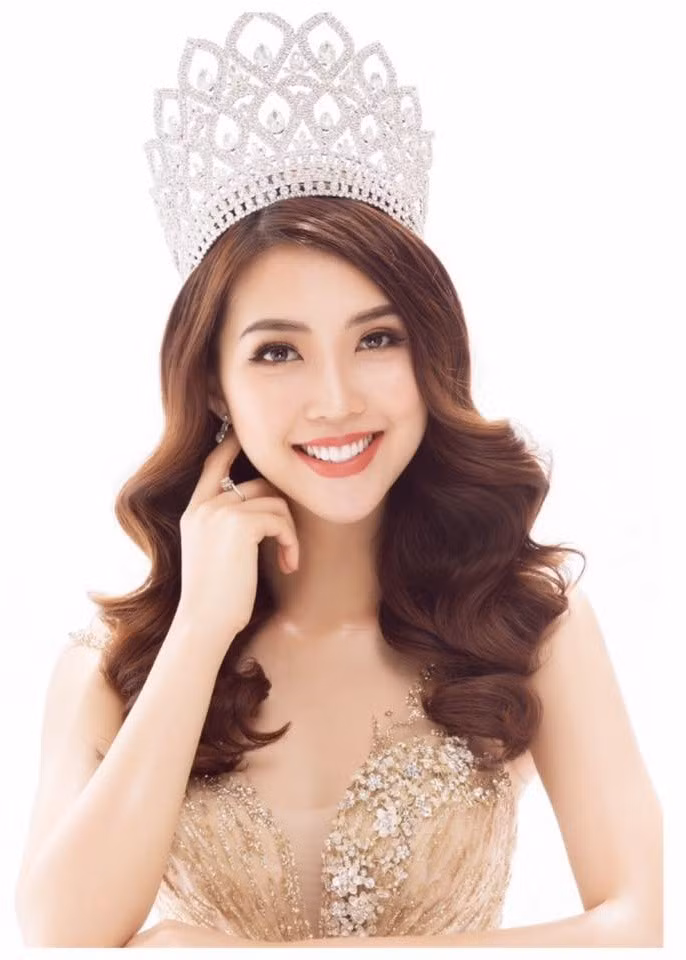 Tường Linh sở hữu nét dịu dàng, đằm thắm khi thi Hoa hậu Sắc đẹp châu Á 2017, Hoa hậu Liên lục địa 2017. Ảnh: FB Tường Linh.