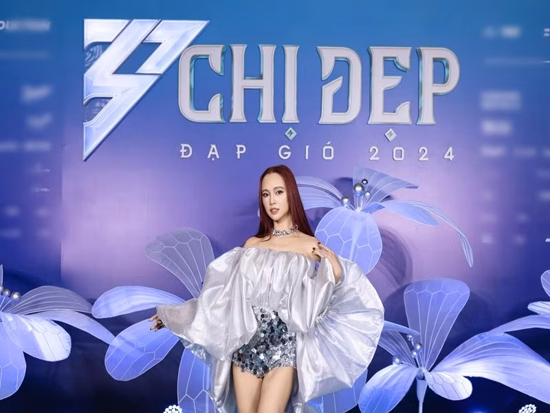 Vũ Ngọc Anh lấn sân ca hát vào năm 2022. Năm 2024, cô tham gia Chị đẹp đạp gió và bị loại ở công diễn 4. Ảnh: FB Vũ Ngọc Anh.