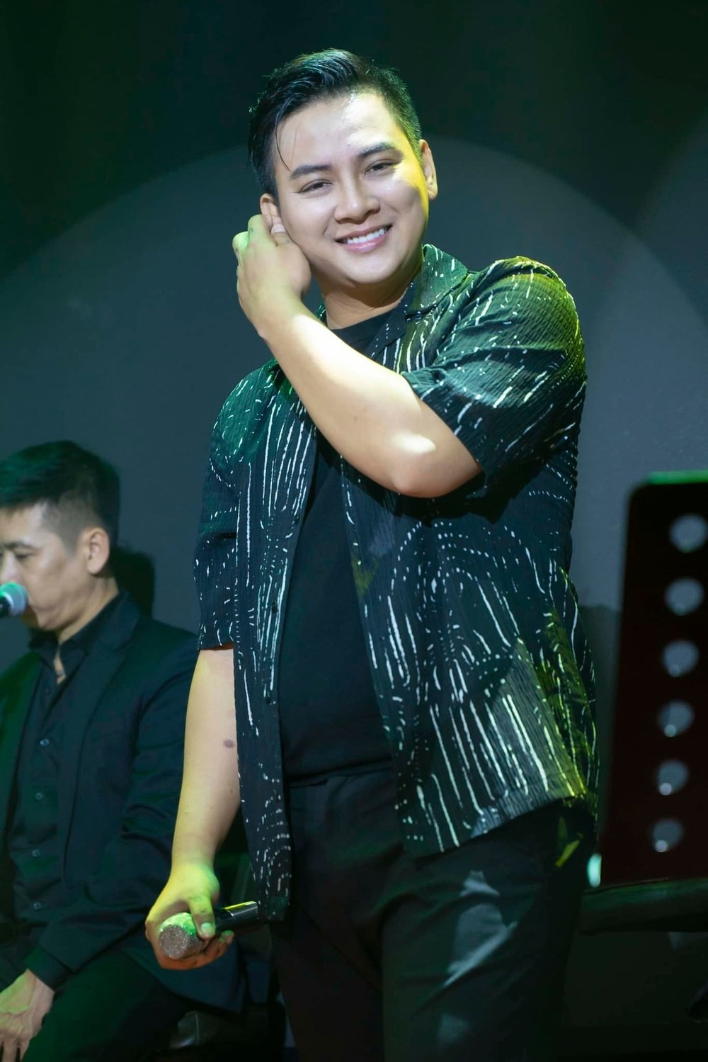 Năm 2014, Hoài Lâm đoạt giải quán quân Gương mặt thân quen. Những năm qua, con nuôi Hoài Linh đóng phim, ca hát. Ảnh: Tiền Phong.