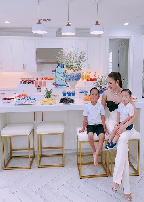 Phạm Hương định cư ở Mỹ từ năm 2018, có hai con trai. Ảnh: Instagram Phạm Hương.