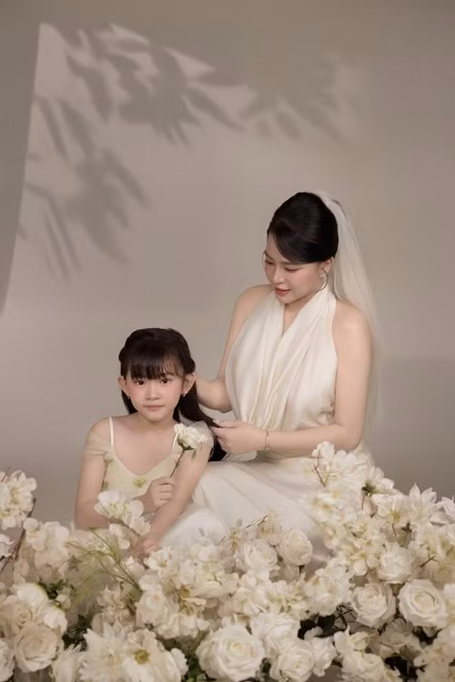 Hải Băng gọi con gái là nàng thơ, cô công chúa. Ảnh: FB Hải Băng.