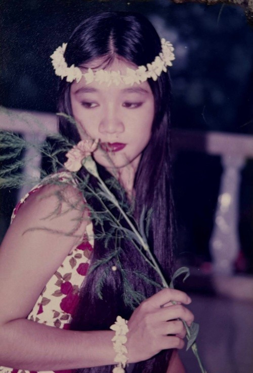 Năm 19 tuổi, Cát Tường đậu thủ khoa diễn viên của Đại học Sân khấu điện ảnh TP HCM. Ra trường, cô đóng phim, diễn kịch, làm MC. Ảnh: FB Cát Tường.