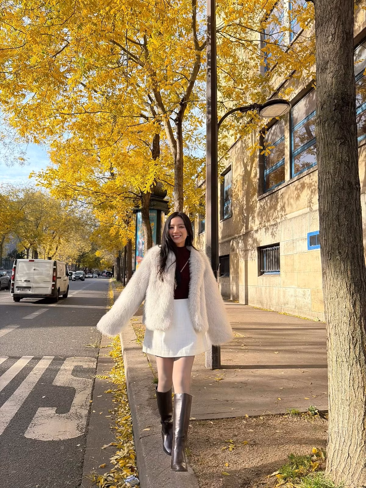 Phong cách thời trang biến hóa góp phần giúp Lê Hạ Anh tạo dấu ấn riêng trong làng giải trí Việt.