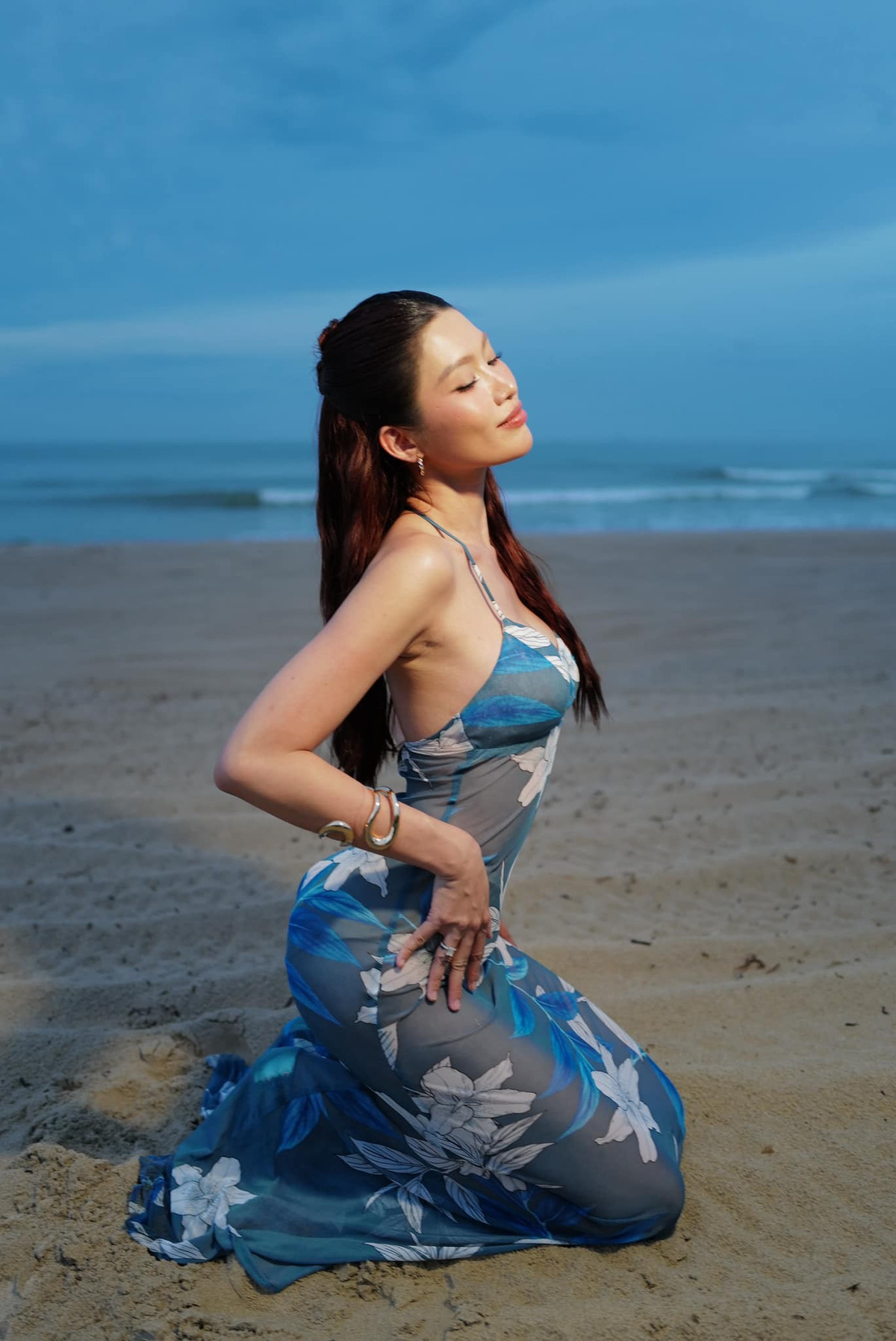 View - Mỹ nhân đóng cô trợ lý xinh đẹp trong phim Bố già ngày càng gợi cảm | Báo Tri thức và Cuộc sống - TIN TỨC PHỔ BIẾN KIẾN THỨC 24H