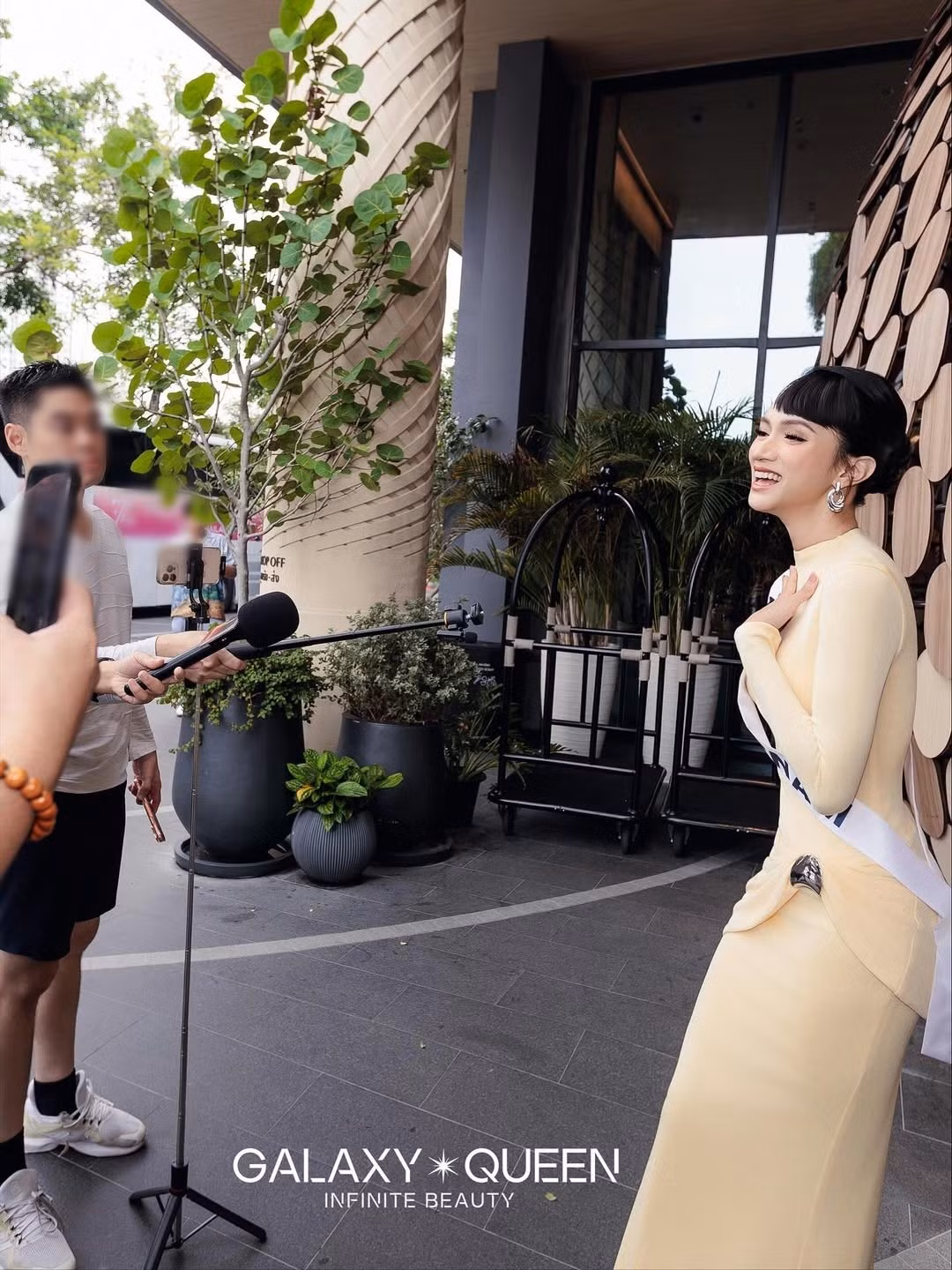Hương Giang không ít lần trả lời phỏng vấn truyền thông quốc tế khi tham gia đấu trường nhan sắc. Ảnh: Galaxy Queen.
