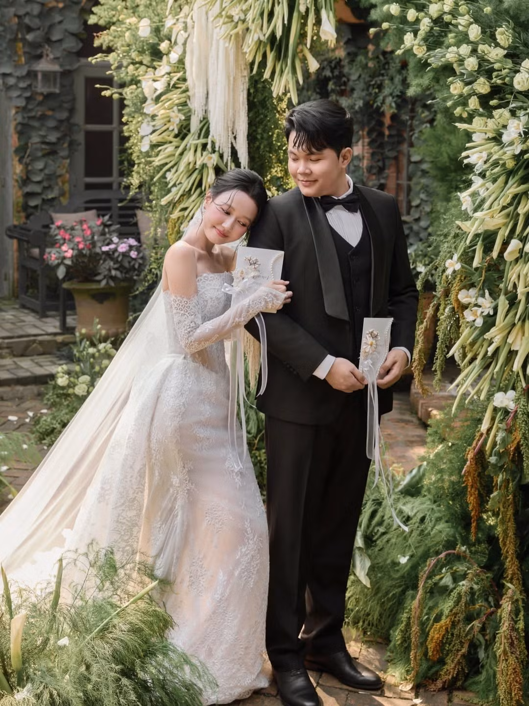 Bạn đời của cô là nhạc sĩ Andiez Nam Trương. Năm 2025, anh cầu hôn bạn gái trong chuyến du lịch tại Hàn Quốc.