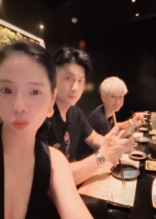 Lệ Quyên cùng Lâm Bảo Châu và Kỳ Anh vừa trở về Việt Nam. Ảnh: Instagram Lệ Quyên.