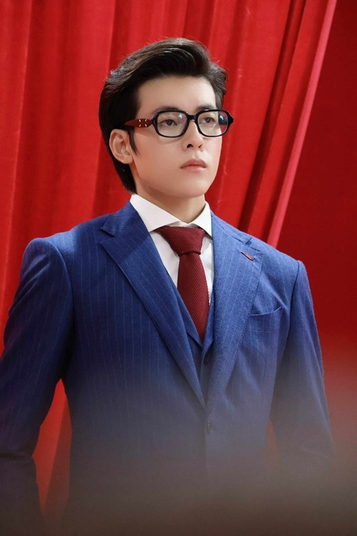 Chia sẻ trên Tiền Phong, nam diễn viên cho biết khi xem lại bộ phim, anh cảm thấy “nhẹ lòng” sau hành trình dài nhưng vẫn chưa thực sự hài lòng với phần thể hiện của mình. “Nếu có cơ hội làm lại, tôi tin mình sẽ làm tốt hơn”, anh nói.