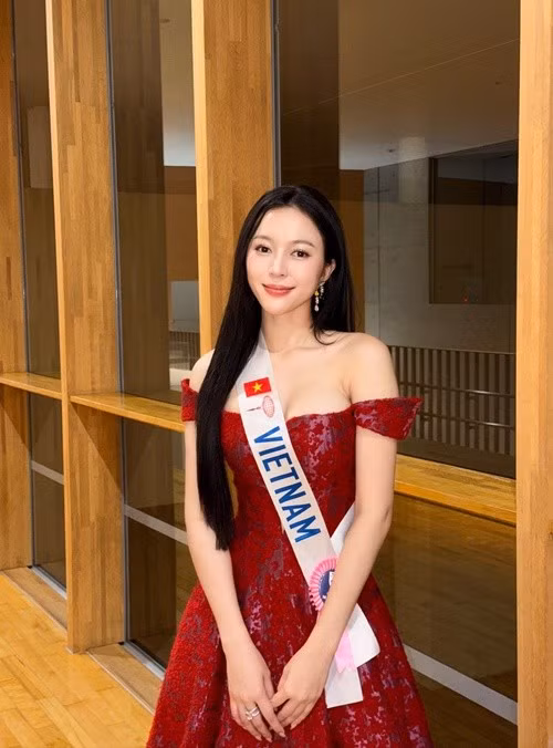 Đại diện Việt Nam vẫn chuộng lối trang điểm ngọt ngào. Ảnh: FB Kiều Duy.