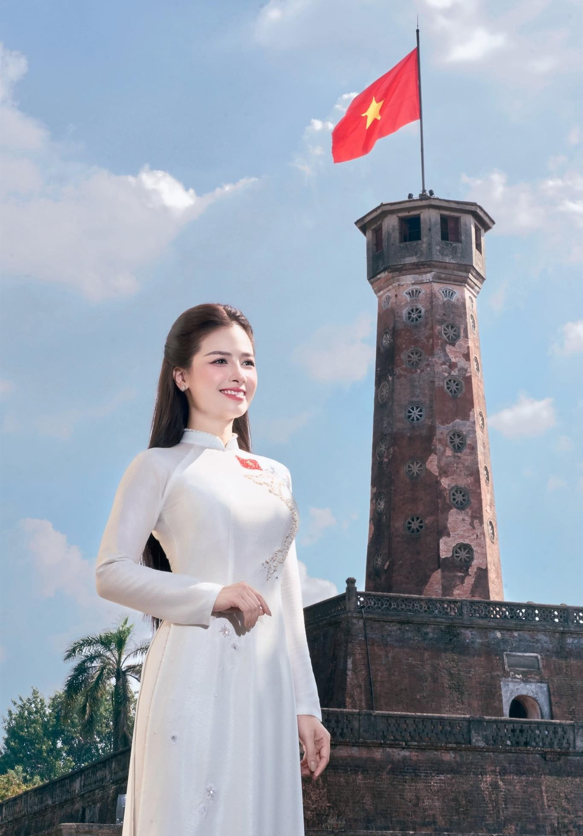 Dương Hoàng Yến cũng thực hiện bộ ảnh chào mừng Quốc khánh 2/9. Ảnh: FB Dương Hoàng Yến.