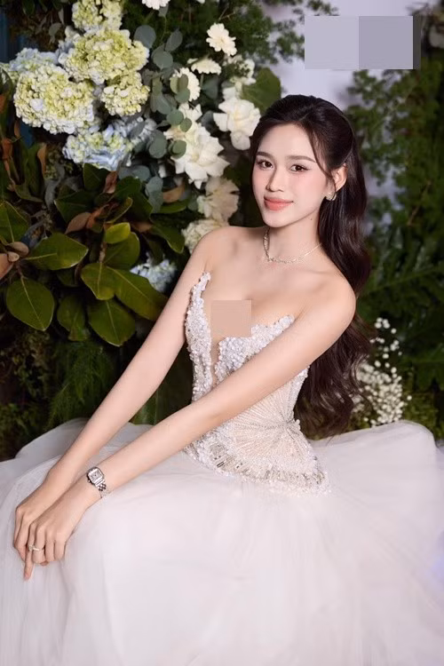 Nàng hậu sinh năm 2001 tập trung cho công việc kinh doanh, làm người mẫu, dự sự kiện. Đối với chuyện tình cảm, Đỗ Thị Hà giữ kín. Ảnh: FB Đỗ Thị Hà.