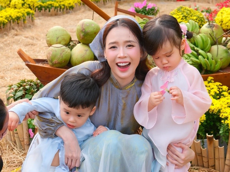 Sự xuất hiện của Ijin và Ijun mang lại nguồn năng lượng tích cực, giúp không khí gia đình Sam lúc nào cũng rộn ràng, vui vẻ như những ngày Tết. Ảnh: FB Sam.