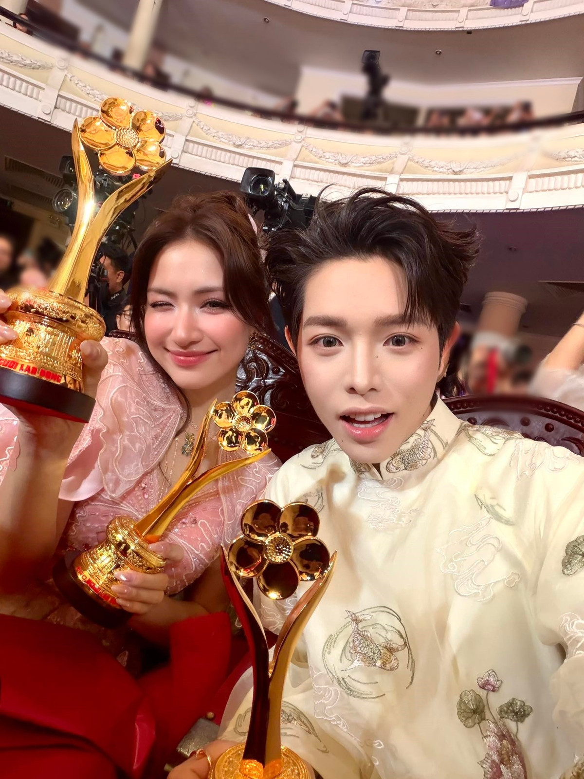 Đức Phúc nhận giải Nghệ sĩ góp phần phát triển công nghiệp văn hóa Việt. Ảnh: FB Đức Phúc.