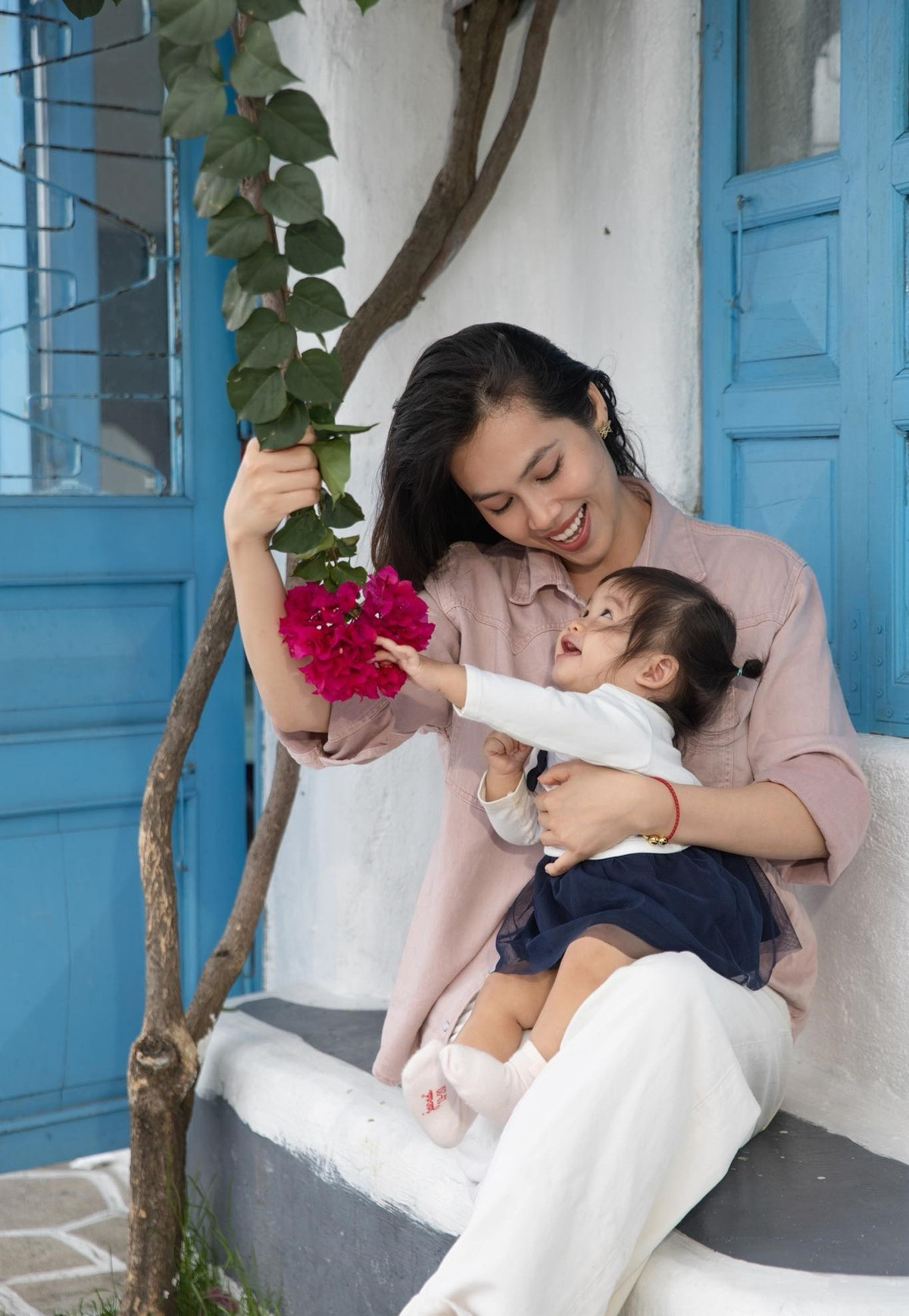 Thỉnh thoảng, Hoàng My đưa con gái đầu lòng trở về Việt Nam.