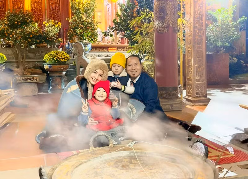 Theo Người Đưa Tin, Vượng Râu có phủ thờ ở Thạch Thất (Hà Nội), biệt phủ 1.000m2 ở Nam Định, một căn nhà phố ở Hà Nội. Ảnh: FB Thu Hiền.