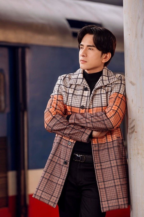 Mới đây, việc ca sĩ Đan Trường kêu gọi quyên góp vào tài khoản cá nhân gây ra ý kiến trái chiều. Đan Trường phân trần rằng anh không có tài khoản từ thiện riêng vì đang ở nước ngoài trong khi phải nhanh chóng kêu gọi các fan ruột đóng góp. Ảnh: FB Đan Trường.