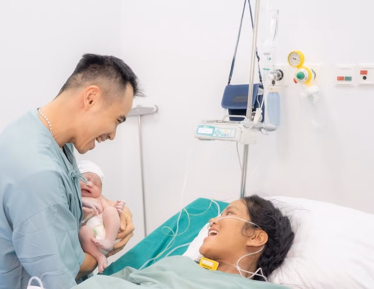 H'hen Niê biết ơn tất cả những gì Tuấn Khôi đã, đang và sẽ làm. "Con chúng ta thật may mắn khi có một người ba tuyệt vời như anh", H'hen Niê trải lòng. Ảnh: FB H'hen Niê.