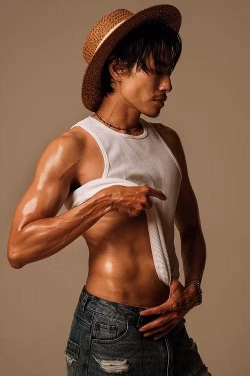 Kiều Minh Tuấn vừa khiến người hâm mộ ngỡ ngàng khi xuất hiện với diện mạo mới đầy nam tính. Ảnh: FB Kiều Minh Tuấn.