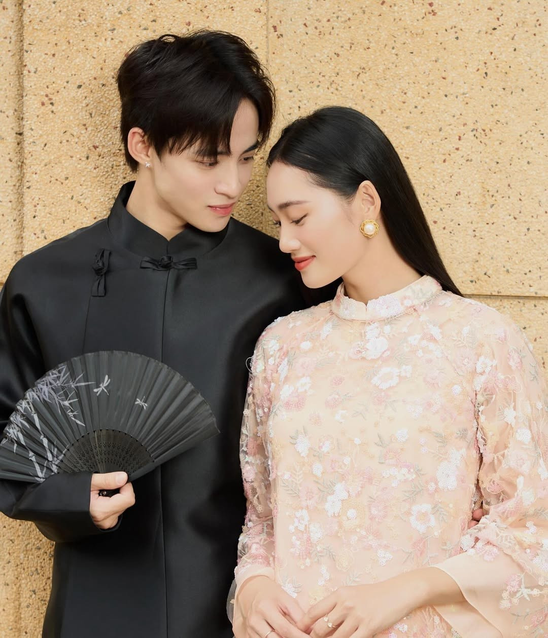 View - Mỹ nhân Việt ghi điểm với hình ảnh rạng ngời trong tà áo dài đầu năm | Báo Tri thức và Cuộc sống - TIN TỨC PHỔ BIẾN KIẾN THỨC 24H