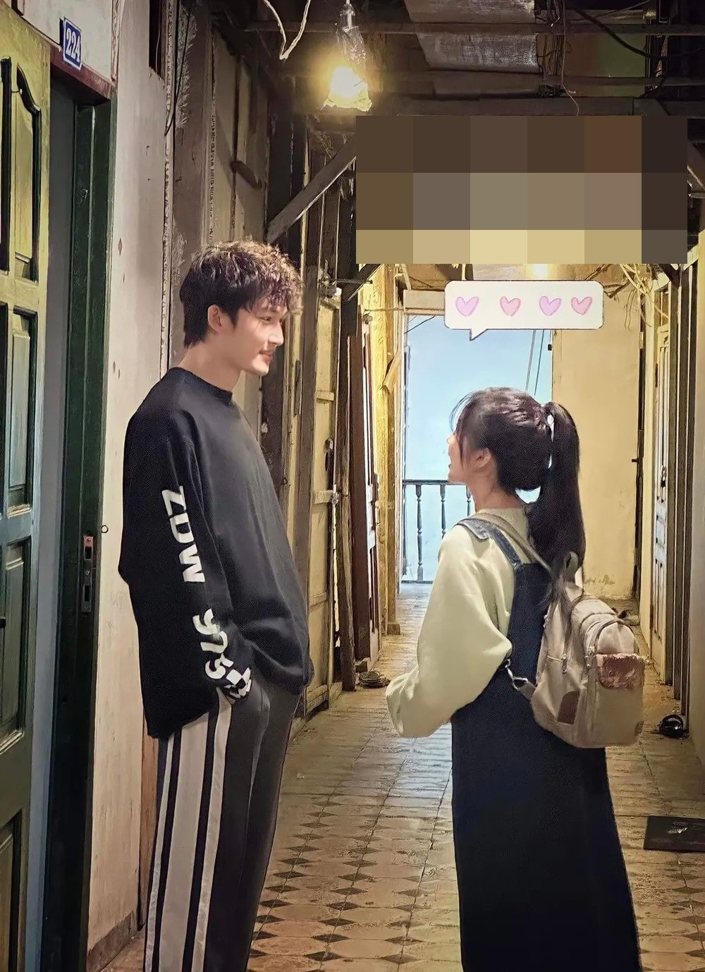 Thời điểm phim Cha tôi người ở lại mới lên sóng, Ngọc Huyền chia sẻ: "Trái ngược với An, tôi là người khá trầm và sống nội tâm nên việc liên quan đến gia đình, tình cảm sẽ không chia sẻ lên mạng xã hội. Tôi 28 tuổi nên chắc chắn là có những mối quan hệ riêng. Tôi với anh Tú từng hợp tác trong một phim và từ đó 2 anh em thân thiết. Cũng có nhiều tin đồn nhưng hiện tại tôi và anh Tú chỉ là bạn". Ảnh: Tiền Phong.