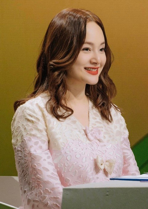 -Lan Phương biết nói tiếng: Anh, Pháp và Nhật. Theo Znews, cô 2 lần được chọn làm đại sứ hòa bình của Việt Nam tại Fukuoka, Nhật Bản vào năm 1998 và 2008. Cô còn từng làm MC cho chương trình tìm hiểu đất nước và con người Việt Nam trên kênh NHK (Nhật Bản). Ảnh: FB Lan Phương.