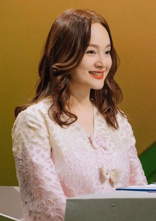 -Lan Phương biết nói tiếng: Anh, Pháp và Nhật. Theo Znews, cô 2 lần được chọn làm đại sứ hòa bình của Việt Nam tại Fukuoka, Nhật Bản vào năm 1998 và 2008. Cô còn từng làm MC cho chương trình tìm hiểu đất nước và con người Việt Nam trên kênh NHK (Nhật Bản). Ảnh: FB Lan Phương.