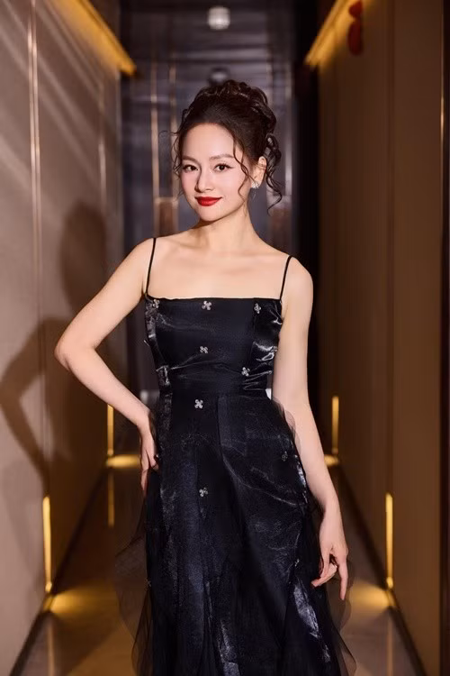 Lan Phương đang sống ở căn hộ mình đứng tên, có bất động sản cho thuê 32 triệu đồng mỗi tháng, sở hữu công ty vốn điều lệ 5 tỷ đồng, thu nhập hàng năm khoảng 7 tỷ đồng từ phim ảnh, quảng cáo, kinh doanh. Ảnh: FB Lan Phương.