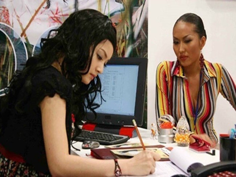 Ở mảng phim truyền hình, cô gây chú ý khi tham gia Cô gái xấu xí, Cả một đời ân oán, Nàng dâu order, Thương ngày nắng về, Gia đình mình vui bất thình lình. Ảnh: Dân Việt.