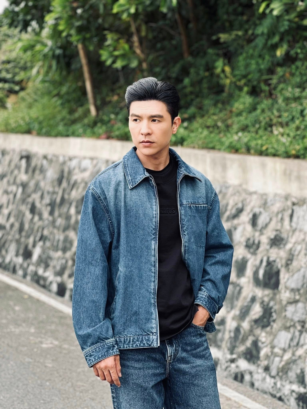 Steven Nguyễn thừa nhận sự yêu mến và ủng hộ của khán giả với tác phẩm Mưa đỏ cũng tạo áp lực cho anh khi nhận dự án mới. Dù vậy, nam diễn viên xem đó là nguồn động lực để cố gắng hoàn thành tốt vai diễn, không phụ lòng những người đã yêu thương, tin tưởng anh. Ảnh: FB Steven Nguyễn.