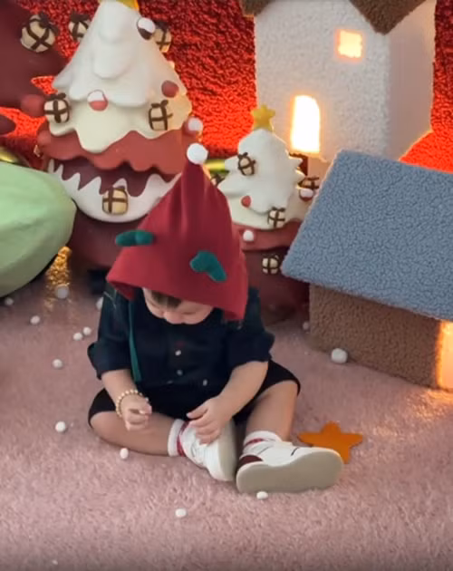 "Buổi chụp hình đầu tiên của em, hơi sóng gió tí nhưng cũng trộm vía ạ", Diễm My chia sẻ.